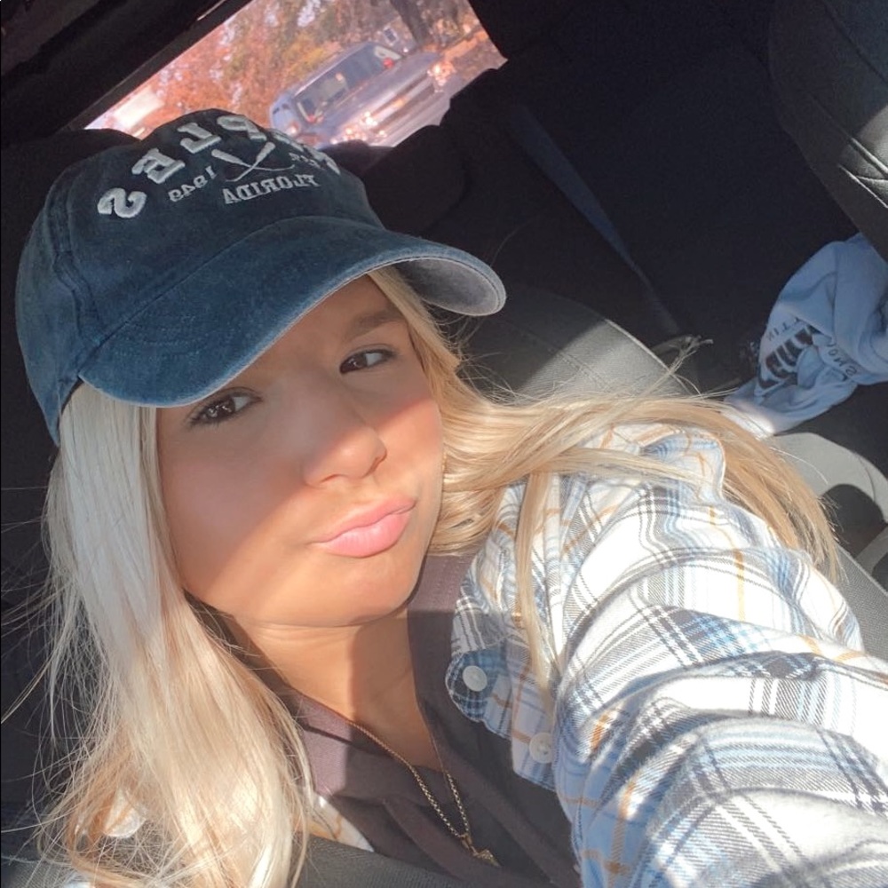 Meet your Posher, Mia